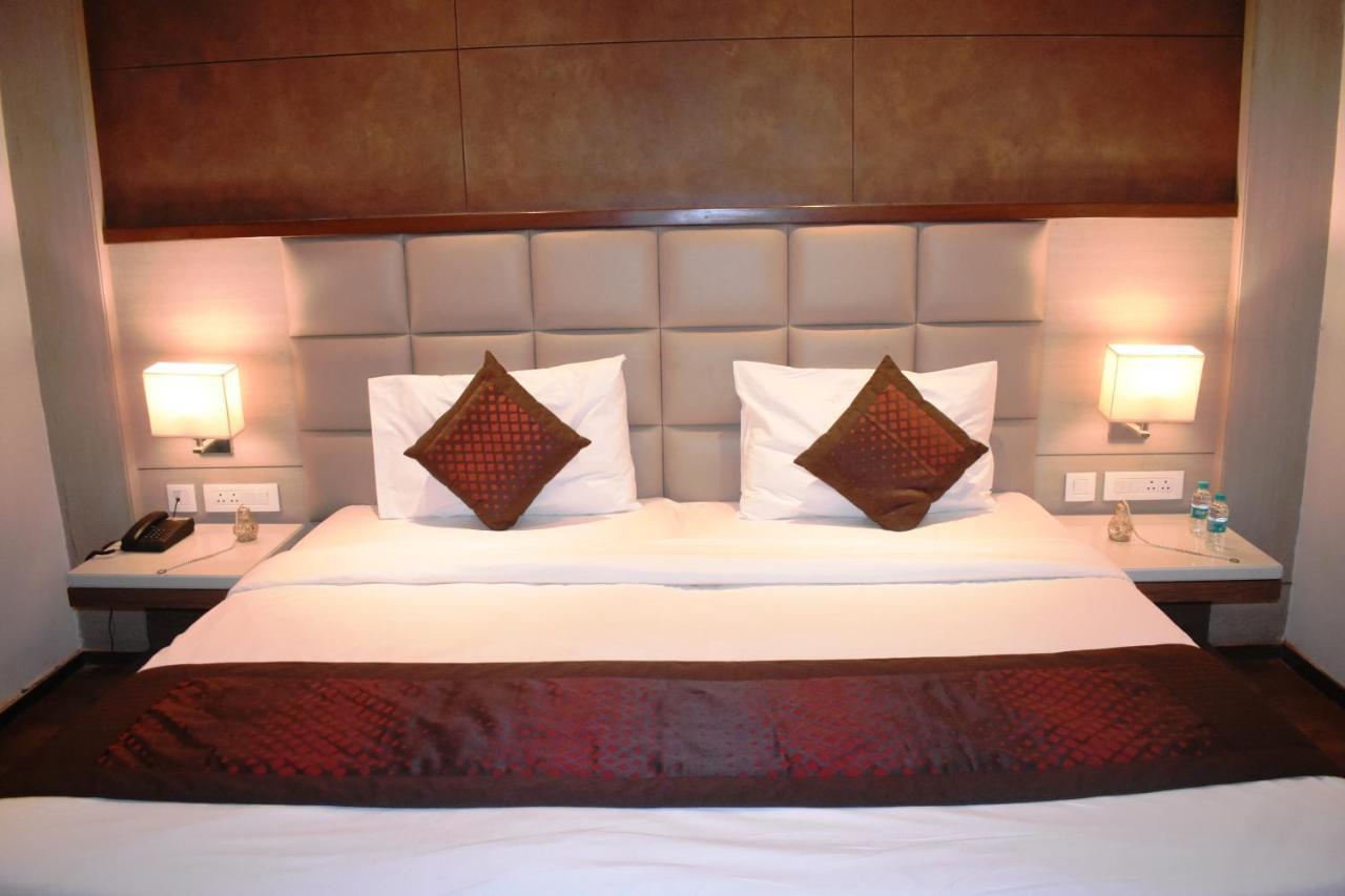 Lemonwood Suites By F9 Hotels - Trivoli Garden Chhatarpur ニューデリー エクステリア 写真