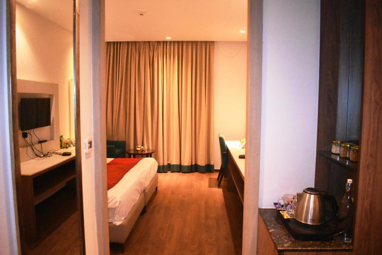 Lemonwood Suites By F9 Hotels - Trivoli Garden Chhatarpur ニューデリー エクステリア 写真