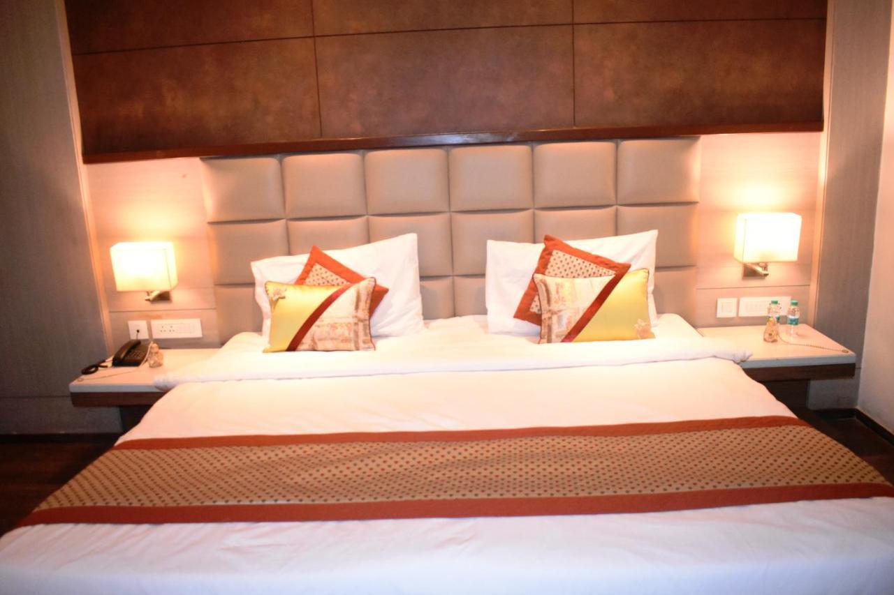 Lemonwood Suites By F9 Hotels - Trivoli Garden Chhatarpur ニューデリー エクステリア 写真