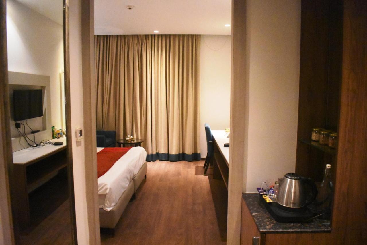 Lemonwood Suites By F9 Hotels - Trivoli Garden Chhatarpur ニューデリー エクステリア 写真