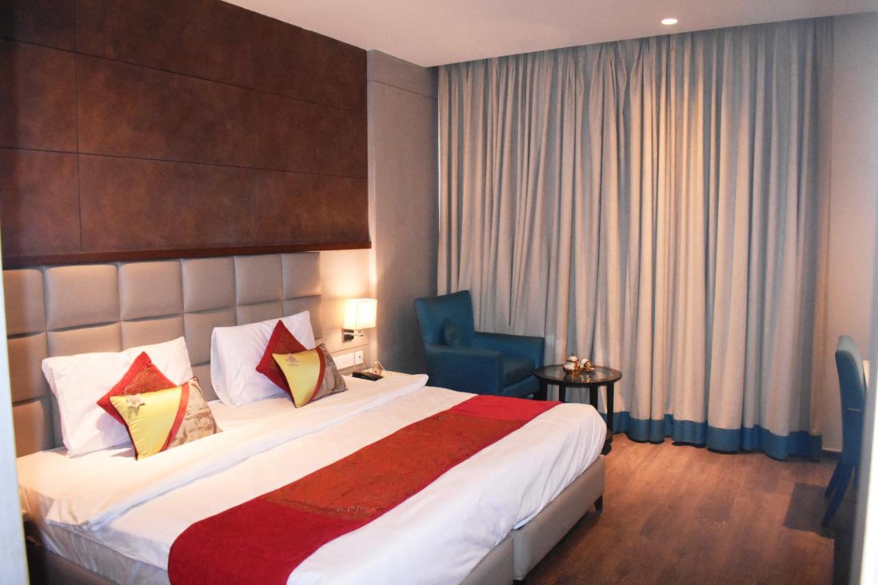 Lemonwood Suites By F9 Hotels - Trivoli Garden Chhatarpur ニューデリー エクステリア 写真