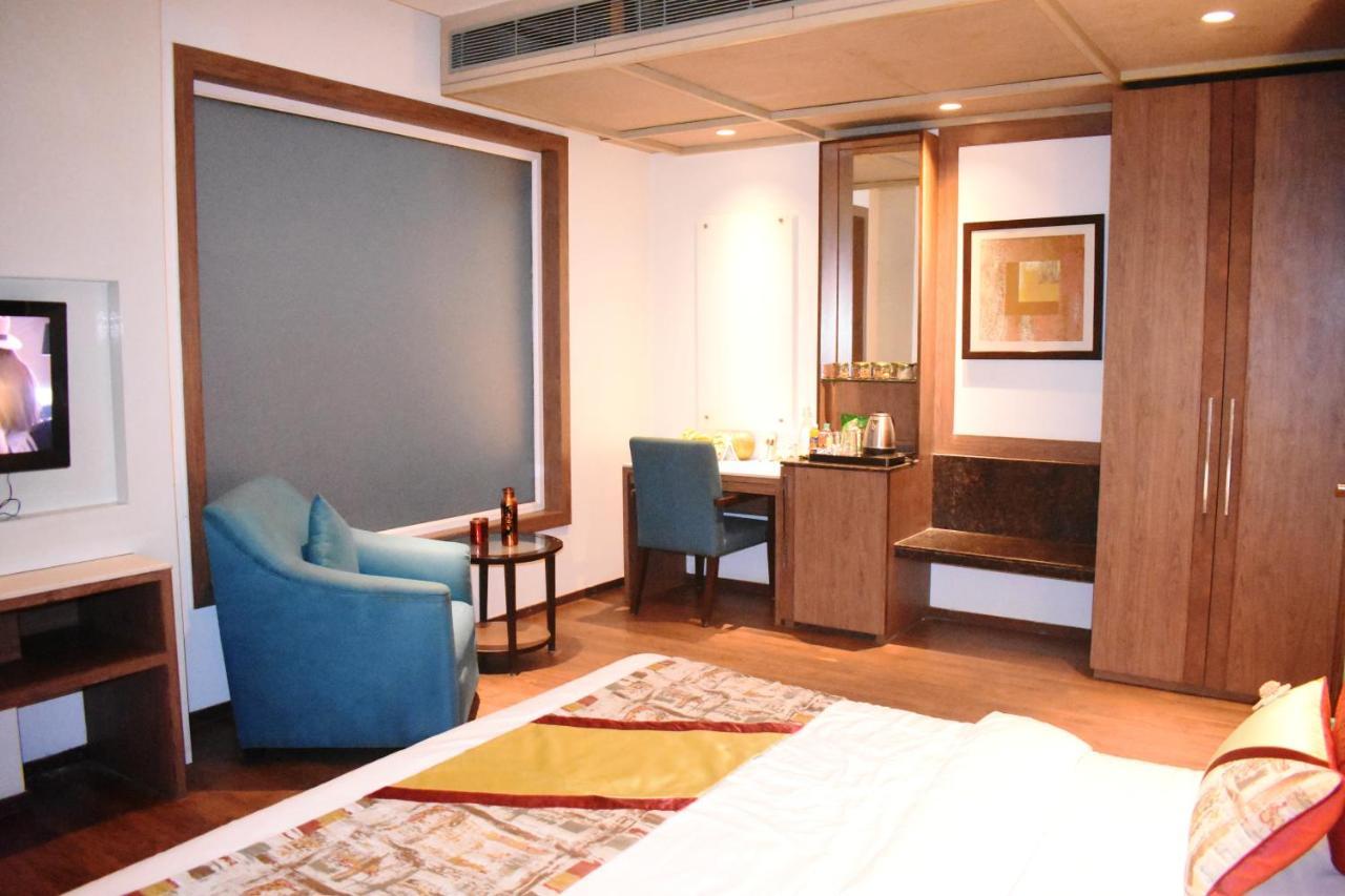 Lemonwood Suites By F9 Hotels - Trivoli Garden Chhatarpur ニューデリー エクステリア 写真
