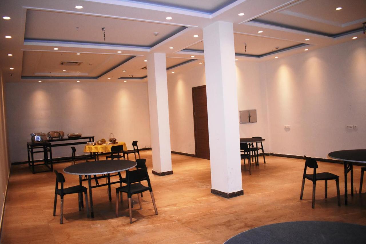 Lemonwood Suites By F9 Hotels - Trivoli Garden Chhatarpur ニューデリー エクステリア 写真