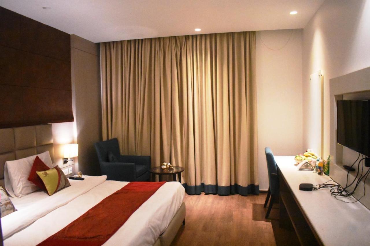 Lemonwood Suites By F9 Hotels - Trivoli Garden Chhatarpur ニューデリー エクステリア 写真