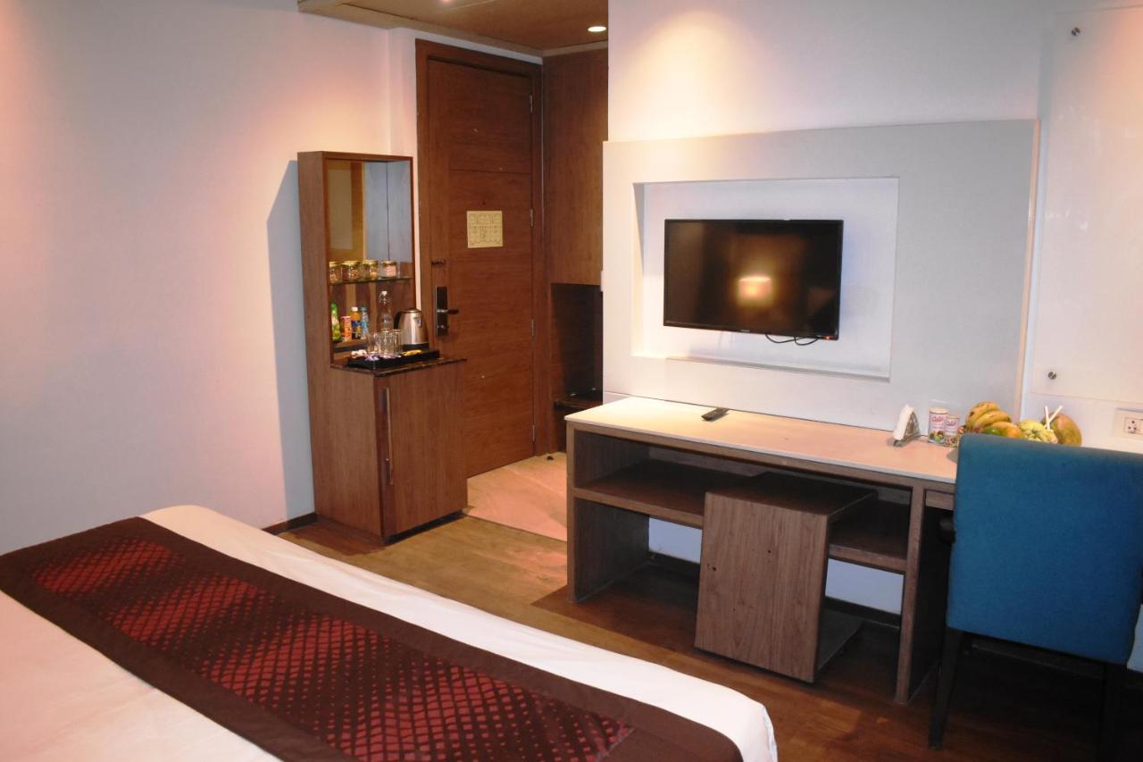 Lemonwood Suites By F9 Hotels - Trivoli Garden Chhatarpur ニューデリー エクステリア 写真