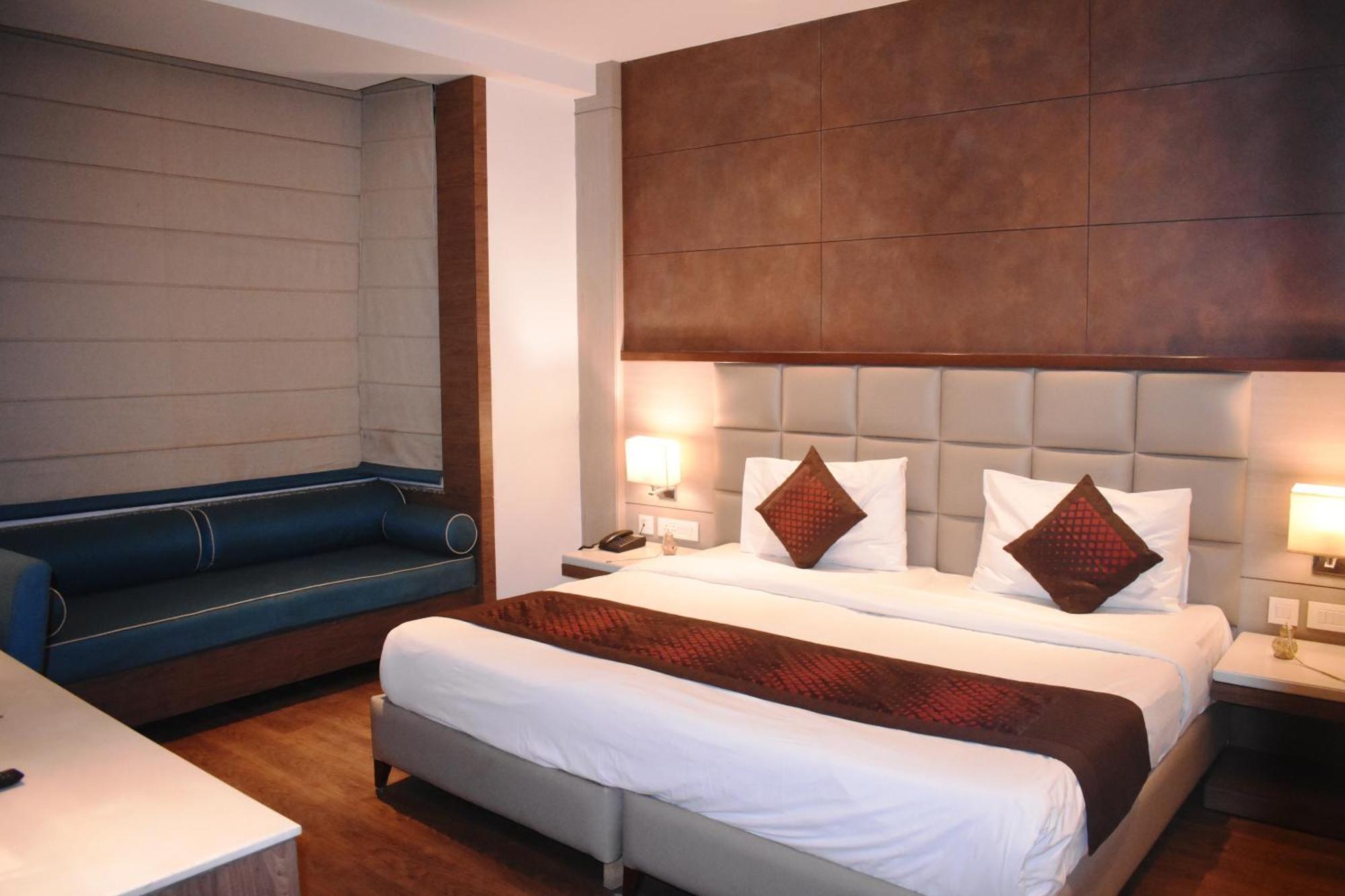 Lemonwood Suites By F9 Hotels - Trivoli Garden Chhatarpur ニューデリー エクステリア 写真